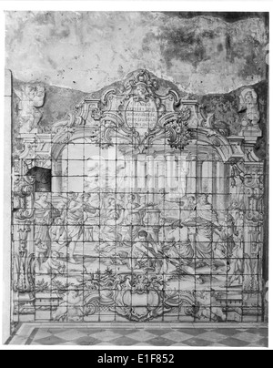 Cette image représente un bâtiment sur la Rua da Penha de França, nº 320, à Lisbonne, Portugal, montrant son design architectural, capturé par João Miguel dos Santos Simões. Banque D'Images