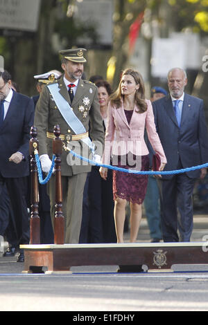 Madrid, Espagne. 12 octobre, 2013. PHOTO - Espagnol Prince Felipe et son épouse, la Princesse Letizia lors d'une cérémonie à Madrid, Espagne. Le roi d'Espagne Juan Carlos va abdiquer en faveur de son fils, le Prince Felipe, selon le premier ministre du pays. (Photo par Oscar Gonzalez/NurPhoto) © Oscar Gonzalez/NurPhoto ZUMAPRESS.com/Alamy/Live News Banque D'Images