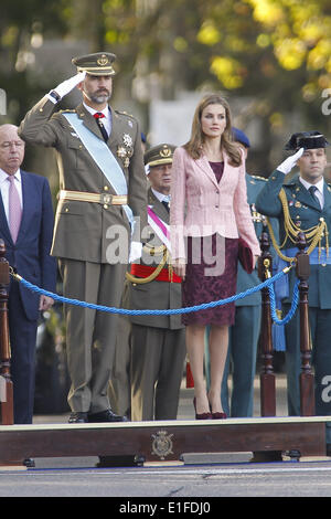 Madrid, Espagne. 12 octobre, 2013. PHOTO - Espagnol Prince Felipe et son épouse, la Princesse Letizia lors d'une cérémonie à Madrid, Espagne. Le roi d'Espagne Juan Carlos va abdiquer en faveur de son fils, le Prince Felipe, selon le premier ministre du pays. (Photo par Oscar Gonzalez/NurPhoto) © Oscar Gonzalez/NurPhoto ZUMAPRESS.com/Alamy/Live News Banque D'Images