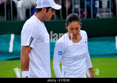 Kimiko Date-Krumm (Japon) jouant le double mixte avec David Marrero (Espagne) à Wimbledon 2013 Banque D'Images