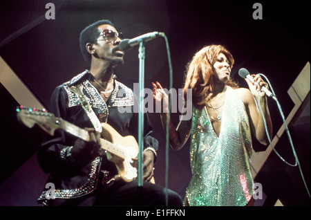 IKE et Tina Turner pop duo 1972 à propos de nous Banque D'Images