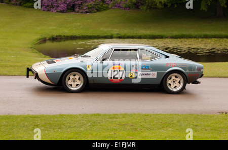 Une Ferrari 308 GT4 1979, prenant part à une course de Sprint à motorsport au palace en 2014. Banque D'Images