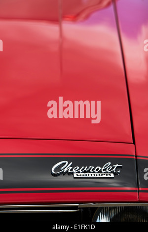 Chevrolet Camaro badge sur capot. Classic American car Banque D'Images