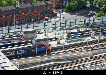 Une vue de haut niveau de l'East Midlands trains à St Pancras, London, UK Banque D'Images