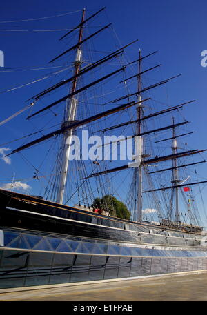 Le Cutty Sark, un thé clipper britannique construit en 1869 amarré près de la Tamise à Greenwich, Londres, Angleterre, Royaume-Uni, Europe Banque D'Images