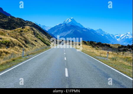 Route menant au Parc National du Mont Cook, île du Sud, Nouvelle-Zélande, Pacifique Banque D'Images
