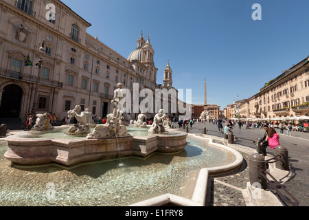 Piazza Navona, Rome Italie, à au nord de la fontaine des Maures à l'extrémité sud Banque D'Images