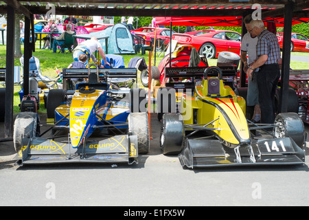 Les voitures de course dans le paddock à Shelsley Walsh Hill Climb le Worcestershire England UK Banque D'Images