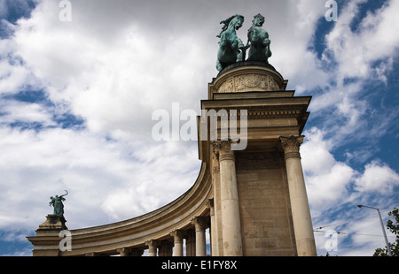 Budapest, la Place des Héros (Hosok tere) Banque D'Images