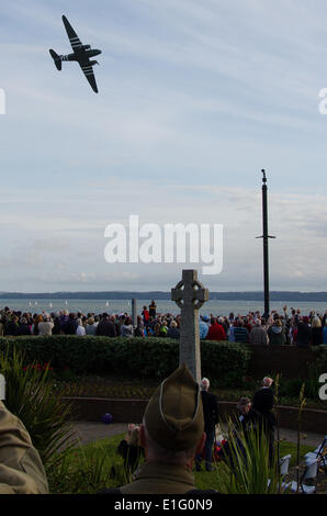 Un service commémoratif et défilés aériens ont eu lieu au Monument commémoratif de guerre civique sur le front de mer près de Portsmouth, Lee, pour commémorer le 70e anniversaire du débarquement, Banque D'Images