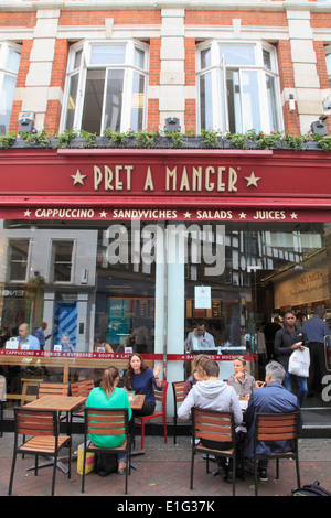 Royaume-uni, Angleterre, Londres, Pret a manger, chaîne de restauration rapide restaurant, les gens, Banque D'Images