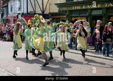 L'évêque Gundulf Morris performing aux socs Festival, Rochester, Kent, 5 mai 2014. Banque D'Images