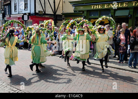 L'évêque Gundulf Morris performing aux socs Festival, Rochester, Kent, 5 mai 2014. Banque D'Images