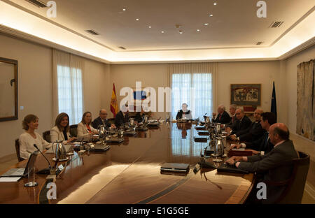 Madrid, Espagne. 3 juin, 2014. Les membres du cabinet espagnol assister à un cabinet d'urgence réuni à Madrid, en Espagne, le 3 juin 2014. La loi qui va réglementer le processus de voir le Prince Felipe succéder à son père, Juan Carlos, le roi d'Espagne a été approuvé dans un cabinet d'urgence réunion du gouvernement espagnol le mardi. © Xie Haining/Xinhua/Alamy Live News Banque D'Images