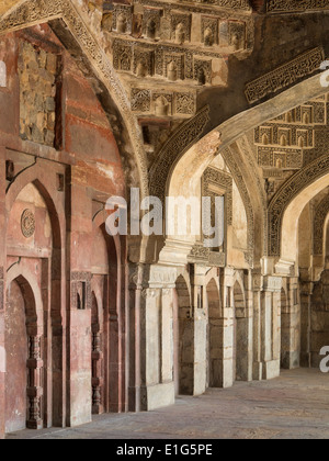 L'Inde, New Delhi, Jardins Lodhi, à l'intérieur de Bara Gumbad mosque, inscriptions coraniques Banque D'Images