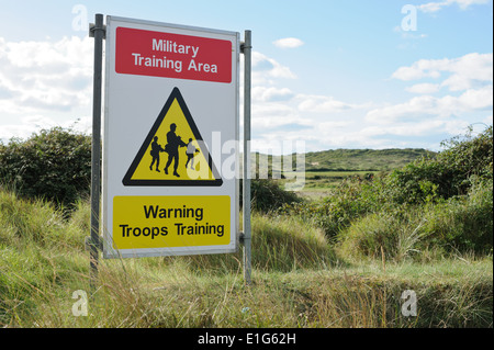 Zone d'entraînement militaire avertissement sur Braunton Burrows près de Saunton sur la côte nord du Devon. Banque D'Images