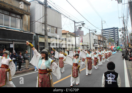 KAWAGOE, Saitama, Japon - 10 Nov 2013 : personnes non identifiées à la commune pour la parade du festival international de l'alimentation Banque D'Images