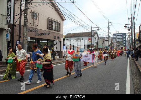 KAWAGOE, Saitama, Japon - 10 Nov 2013 : personnes non identifiées à la commune pour la parade du festival international de l'alimentation Banque D'Images