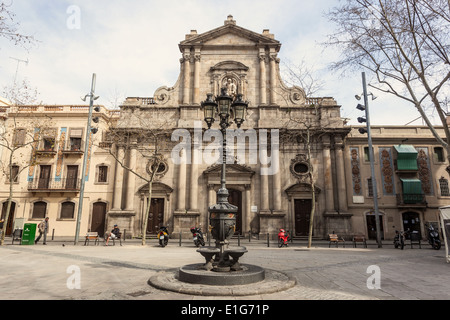 Paroisse de Sant Miquel del Port, Plaça de la Barceloneta, Barcelone, Espagne. Banque D'Images