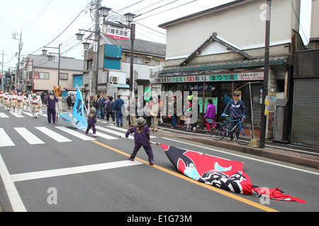 KAWAGOE, Saitama, Japon - 10 Nov 2013 : personnes non identifiées à la commune pour la parade du festival international de l'alimentation Banque D'Images