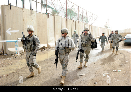 Des soldats américains au sein du 3e peloton, Compagnie de la Police militaire de la 512th, 92e Bataillon de la Police militaire, 4e Brigade d'amélioration de Manœuvre Banque D'Images