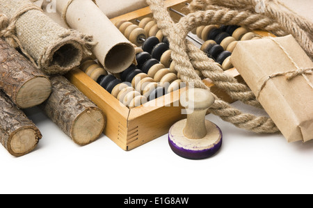 Objet divers dans cargo isolé sur fond blanc Banque D'Images