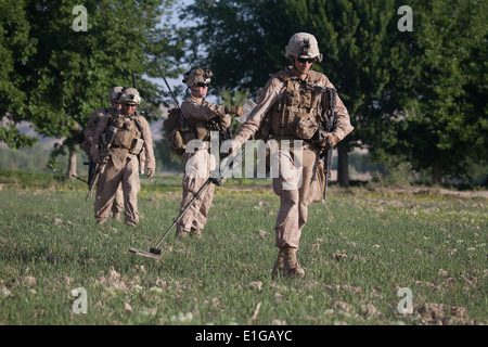 Corps des Marines des États-Unis Le Cpl. Ben W. Gibson, à droite, avec 2e Bataillon de Génie de Combat, 1er Bataillon, 5e Régiment de Marines, Regimenta Banque D'Images