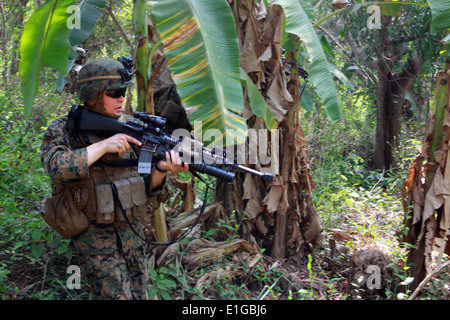 Un fantassin du Corps des Marines des États-Unis avec la 31e Marine Expeditionary Unit, 3e Marine Expeditionary Brigade (avant) participer Banque D'Images