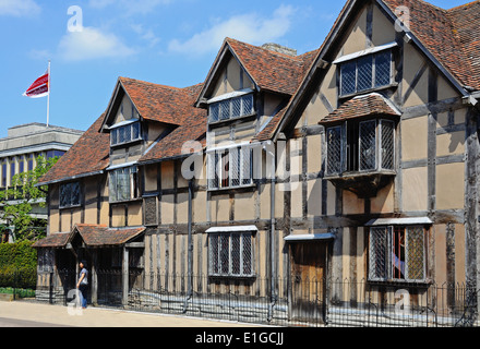 Vue avant du lieu de naissance de Shakespeare le long de Henley Street, Stratford-Upon-Avon, England, UK. Banque D'Images