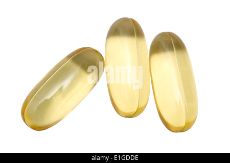 Omega 3 Capsules Gros plan sur fond blanc Banque D'Images