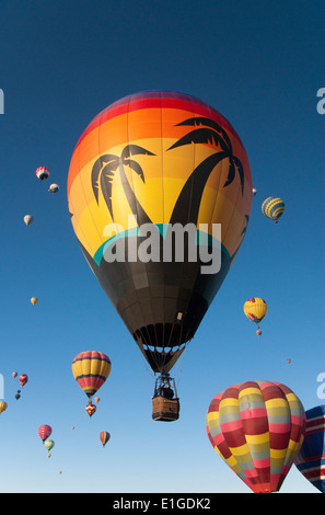 USA, New Mexico, Albuquerque, 2012 Balloon Fiesta, montgolfières en vol Banque D'Images