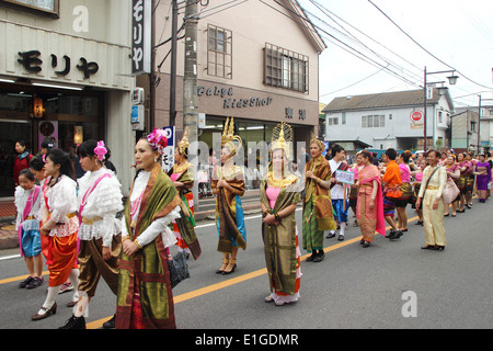 KAWAGOE, Saitama, Japon - 10 Nov 2013 : personnes non identifiées à la commune pour la parade du festival international de l'alimentation Banque D'Images