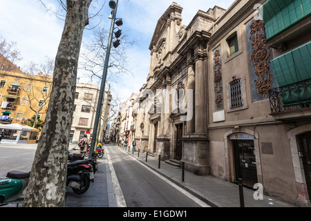 Paroisse de Sant Miquel del Port, Plaça de la Barceloneta, Carrer de Sant Miquel, Barcelone, Espagne. Banque D'Images