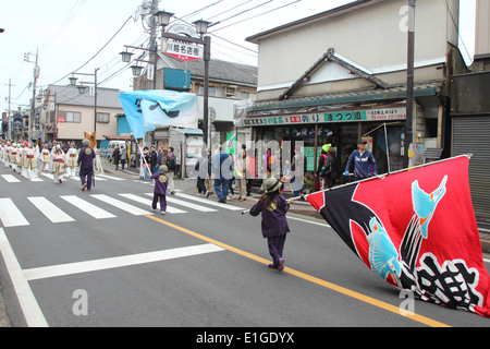 KAWAGOE, Saitama, Japon - 10 Nov 2013 : personnes non identifiées à la commune pour la parade du festival international de l'alimentation Banque D'Images