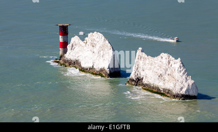 Le phare d'aiguilles et rock formation sur l'île de Wight Angleterre Angleterre Europe Banque D'Images
