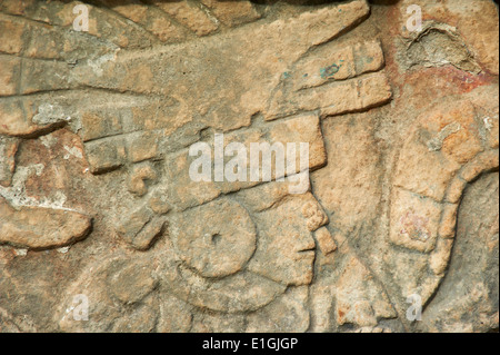 Le Mexique, l'état du Yucatan, Chichen Itza, site archéologique classé au patrimoine mondial de l'UNESCO, d'anciennes ruines mayas, allégement de la pierre Banque D'Images