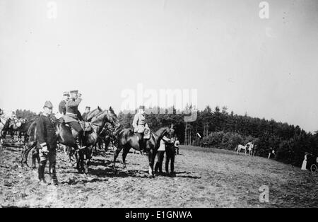 François-Joseph, Empereur d'Autriche-Hongrie, pendant la première guerre mondiale, l'observation des manoeuvres militaires 1914. Banque D'Images