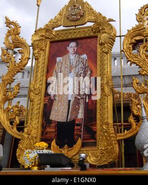 Bhumibol Adulyadej né le 5 décembre 1927) est le Roi de Thaïlande. Connu sous le nom de Rama IX. Ayant régné depuis le 9 juin 1946, il est le plus ancien monarque régnant dans l'histoire Thaïe Banque D'Images