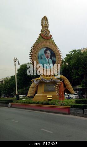 Bhumibol Adulyadej né le 5 décembre 1927) est le Roi de Thaïlande. Connu sous le nom de Rama IX. Ayant régné depuis le 9 juin 1946, il est le plus ancien monarque régnant dans l'histoire Thaïe Banque D'Images