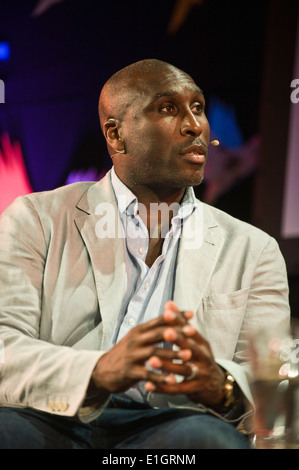 Sol Campbell ancien Arsenal et Tottenham, footballeur Angleterre parle de sa vie à Hay Festival 2014 ©Jeff Morgan Banque D'Images