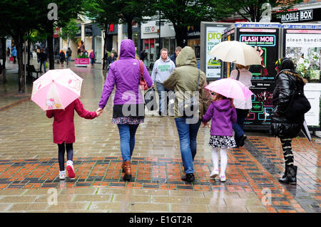 Nottingham, Royaume-Uni. 04 Juin, 2014. Météo Unseasonal est configuré pour continuer avec heavy rain, la plus grande partie de la journée. Crédit : Ian Francis/Alamy Live News Banque D'Images