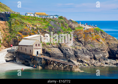 Vue vers le cap Lizard avec Polpeor Cove ci-dessous. Europe Royaume-Uni Angleterre Cornwall Banque D'Images
