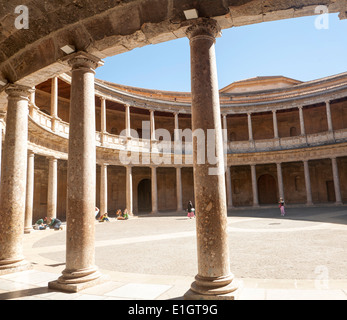 Cour intérieure à l'intérieur du Palacio de Carlos V, palais de Charles V, complexe de l'Alhambra, Granada, Espagne Banque D'Images