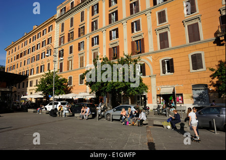 Italie, Rome, Trastevere, Piazza di San Cosimato Banque D'Images