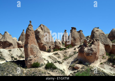 La Cappadoce, en Turquie. Landsof contes étranges avec un chapeau de basalte qui renouvelle lui-même, provoqué par deux volcans,l'Erciyes et Hasan Banque D'Images