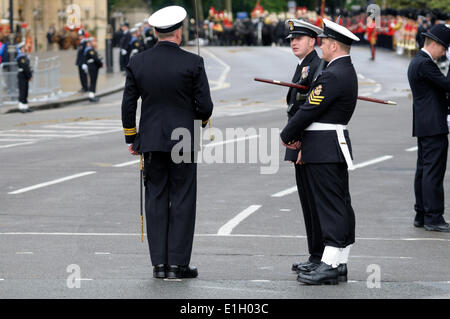 Londres, Royaume-Uni. 04 Juin, 2014. L'état d'ouverture du Parlement, Westminster, Londres. Les membres des forces armées en service à la place du Parlement alors que la Reine fait son discours à l'intérieur. Banque D'Images