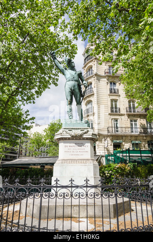 Statue en bronze du maréchal Ney près du Jardin du Luxembourg, Paris, France Banque D'Images