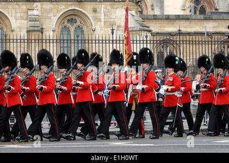 L'état d'ouverture du Parlement, Westminster, Londres. Les membres de la Garde galloise marcher après la cérémonie. Londres, Royaume-Uni. 04 Juin, 2014. Banque D'Images