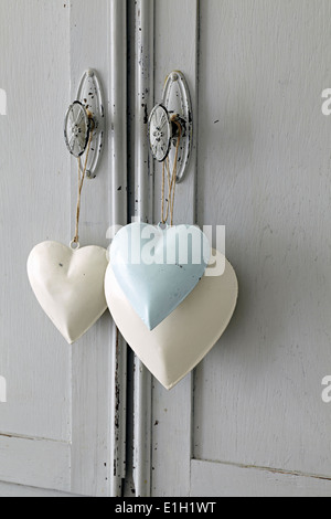 Décoration en forme de coeur, accroché sur la poignée Banque D'Images