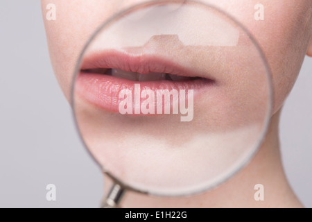 Portrait de jeune femme, loupe sur la bouche Banque D'Images